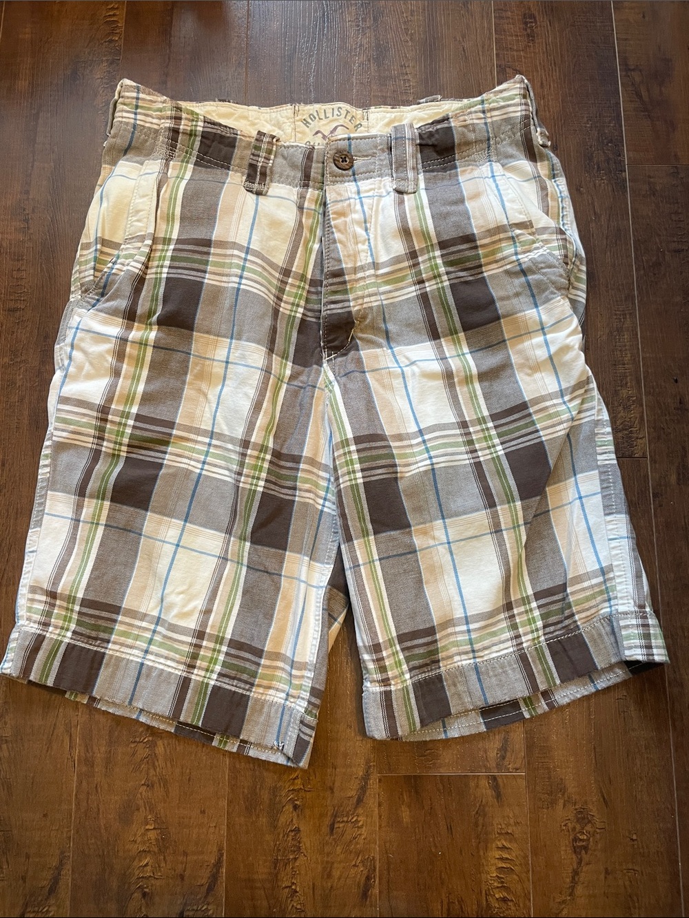 Hollister Men's Plaid Flat Front Shorts in Brown, White & Green